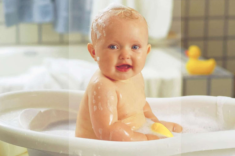 Bebekleri Banyo Yaptırırken Nelere Dikkat Edilmelidir